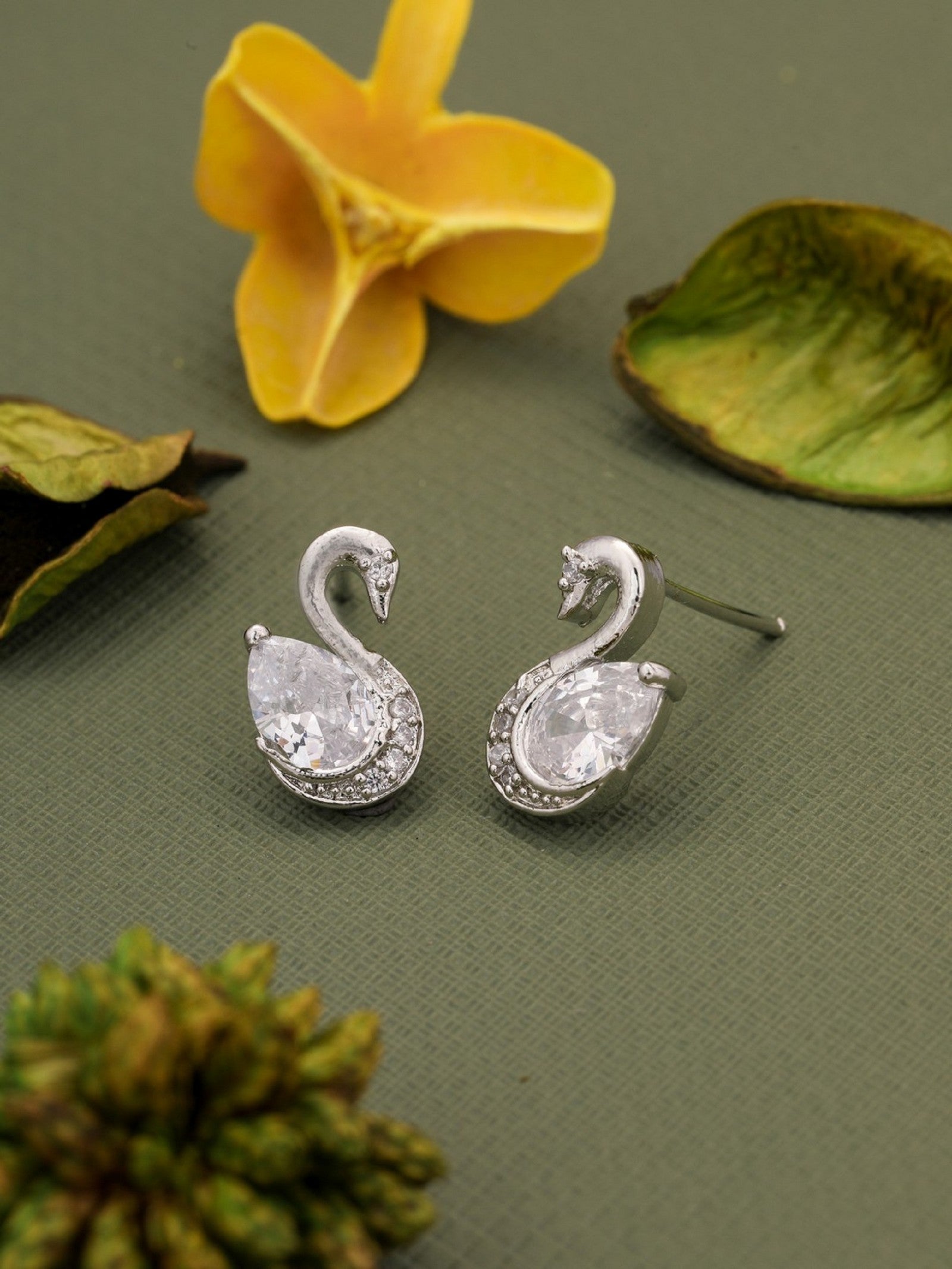 Silver Plated Duck Shape Earring With White Diamond